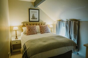 3 多间卧室、熨斗/熨衣板、上网接入、床单