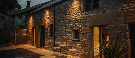 The Piggery is a luxury idyllic countryside retreat with breathtaking views across the Peak District