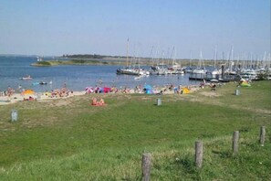 In Strandnähe, Liegestühle