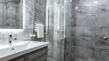 Family Quadruple Room | Bathroom