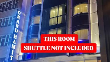 Economy Double Room (Shuttle Service With Fee) | Sábanas de algodón egipcio y ropa de cama de alta calidad