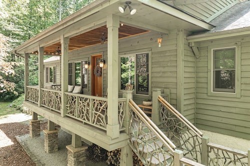 Pristine 4-Bd HVL/Flat Rock Retreat w/ Stream on 2 Acres