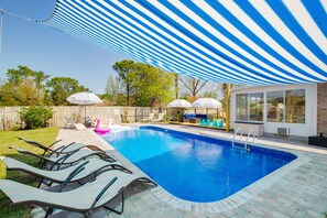 Outdoor pool, a heated pool - Experience Navarre Beach just 7 mins away (Navarre)