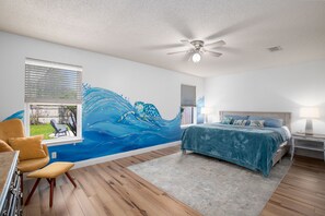 5 bedrooms, desk, iron/ironing board, travel crib - Experience Navarre Beach just 7 mins away (Navarre)