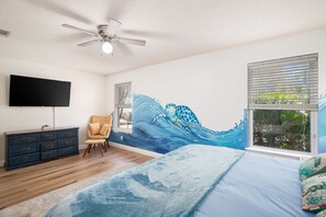 5 Schlafzimmer, Schreibtisch, Bügeleisen/Bügelbrett, Reisekinderbett