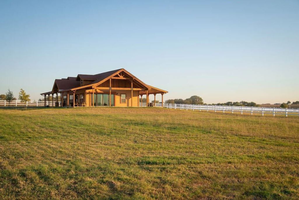 Luxurious Log Cabin on Premiere Equestrian Facility in Georgetown, TX