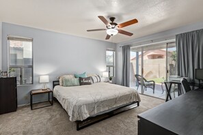 3 bedrooms, WiFi, bed sheets - Perfect location and house for Super Bowl/PGA tournament events!! (Phoenix)