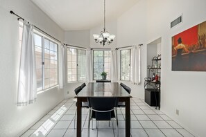 Dining - Perfect location and house for Super Bowl/PGA tournament events!! (Phoenix)