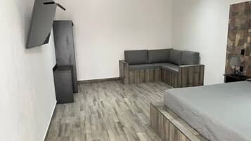 Habitación individual clásica, patio | Escritorio y wifi gratis