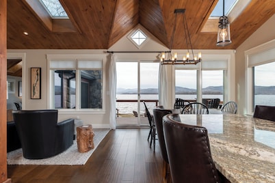 SPECTACULAR WATERFRONT HOUSE ON LAKE GEORGE