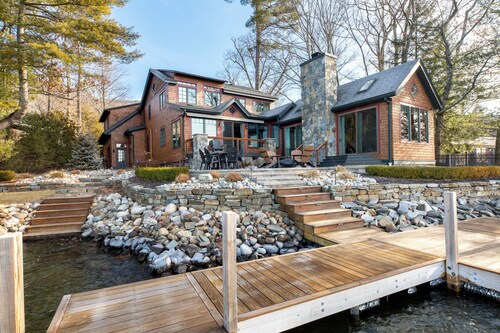  SPECTACULAR WATERFRONT HOUSE ON LAKE GEORGE
