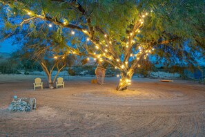 Property grounds - Modern Ranch House~Great for Big Groups! Salt Water Pool + Spa  (Desert Hot Springs)