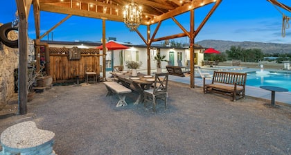Modern Ranch House~Great for Big Groups! Salt Water Pool + Spa