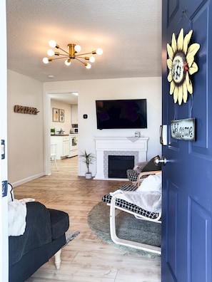 Smart-TV, peis og bøker