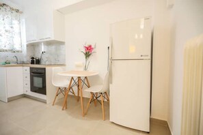 Fridge, oven, coffee/tea maker, toaster