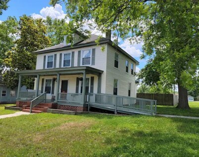 Historic Colonial Foursquare near FASTC/Ft Barfoot
