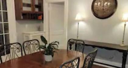 Historic Colonial Foursquare near FASTC/Ft Barfoot