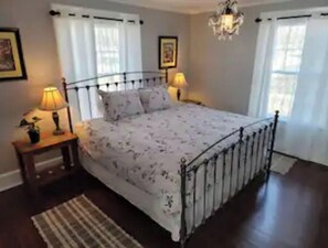 4 bedrooms, desk, iron/ironing board, free WiFi