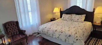 Historic Colonial Foursquare near FASTC/Ft Barfoot