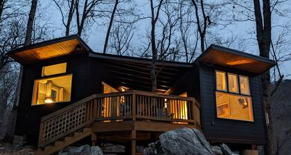 The Bird House ~ A modern treehouse in the forest ~ 15 minutes from downtown