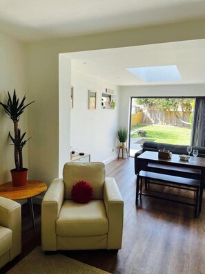 Smart TV - 3 By The Sea, Ground Floor Apartment By The Sea (Worthing)