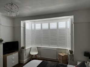 1 bedroom, desk, iron/ironing board, travel cot - 3 By The Sea, Ground Floor Apartment By The Sea (Worthing)