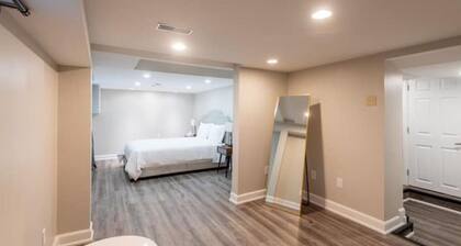 Adorable 1 bedroom place with 2 Free Parking Spots