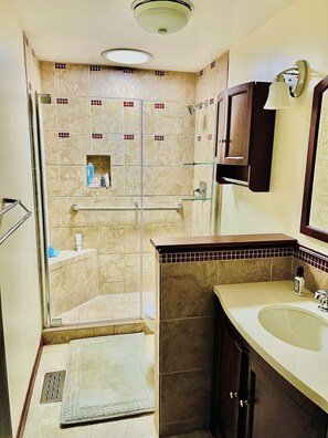 Shower, towels, soap, shampoo - The Art of Seclusion (Yellow Springs)