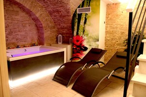 Bañera de hidromasaje privada