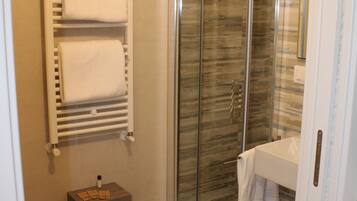 Deluxe-Zimmer | Badezimmer