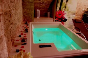 Private spa tub