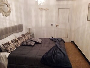 2 bedrooms, iron/ironing board, travel cot, free WiFi