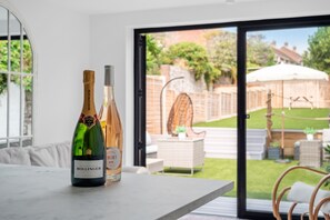 Interior - Bay View Luxury Stays - Iris Boutique Harbour Cottage, walking distance to Beach (Weymouth)