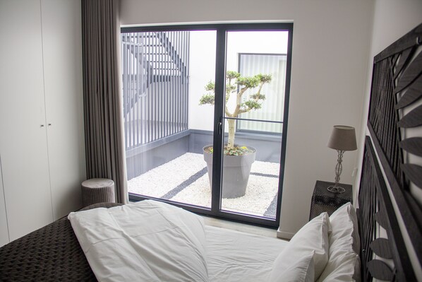 1 bedroom, in-room safe, desk, iron/ironing board