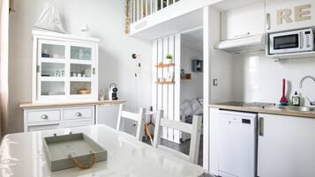 Micro-ondes, four, plaque de cuisson, lave-vaisselle