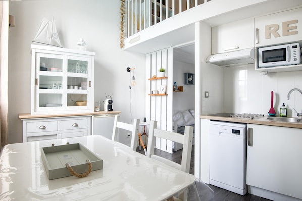 Microwave, oven, stovetop, dishwasher