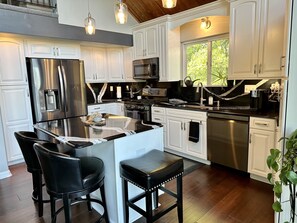 Private kitchen - The Grape Escape - Lake Views with Grape Vines (Lake Arrowhead)