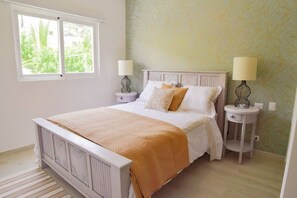 Desk, iron/ironing board, WiFi, bed sheets