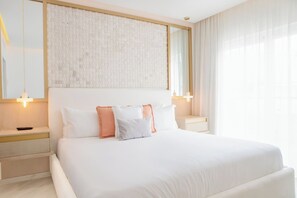Desk, iron/ironing board, WiFi, bed sheets