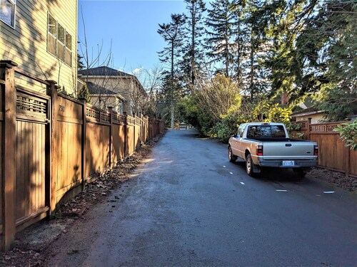 Cozy two bedroom in quiet neighborhood