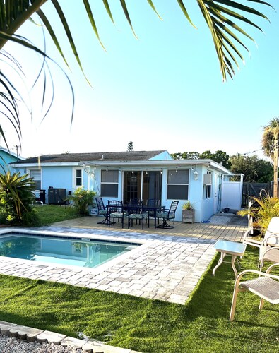 The Dolphin House! Heated Pool home. Unlimited well mannered Pets Welcome