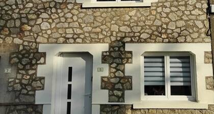 Maison de bourg avec accĂšs commerces Ă  pied