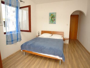 1 habitación, acceso a internet y ropa de cama 