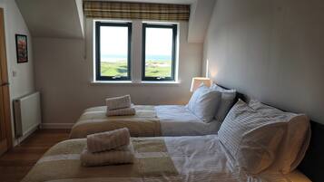 Cottage | 3 bedrooms, individually decorated, individually furnished, free WiFi