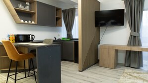 Studiosuite | Skrivebord, lydisolert, wi-fi (inkludert) og sengetøy