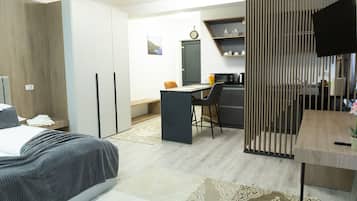 Studio Suite | 1 bedroom, desk, soundproofing, free WiFi