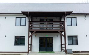 Front of property - Frasin Studios-6 km to Voronet Monastery (Frasin)