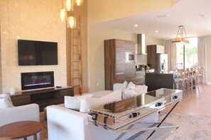 Televisión y chimenea 