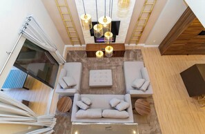 TV, fireplace - MAGIC VILLAGE Amazing Home 5 MINS FROM DISNEY (Kissimmee)