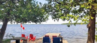 Rustic Pines Waterfront Cottage *CLEAR WATER*